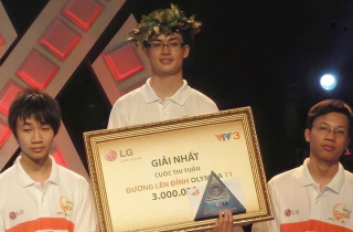 Cựu thí sinh Olympia khiến dân mạng 'lụi tim' khi xuất hiện với áo blouse trắng