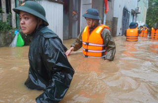 8 tỉnh miền Trung nguy cơ lũ quét, ngập lụt, gió mạnh do bão số 13 Kalmaegi