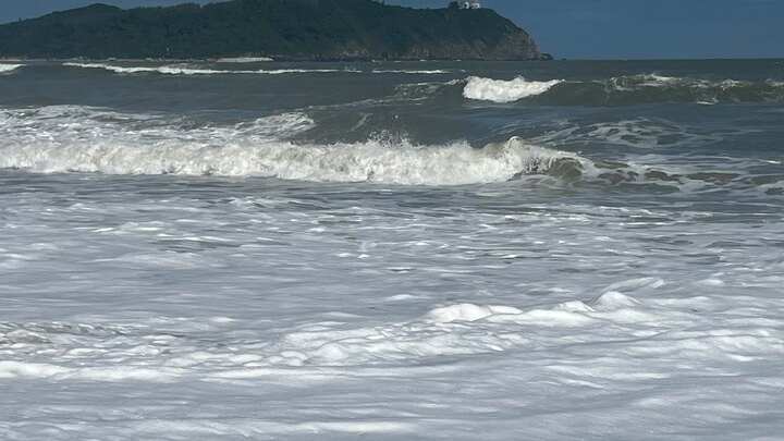 Bão số 13 quần thảo Biển Đông, hơn 2.700 ngư dân Quảng Ngãi còn ở ngoài khơi