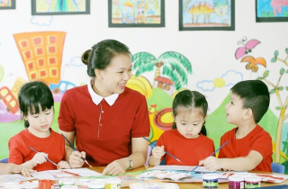 Bộ GD&ĐT: Lương của hầu hết giáo viên đang thấp hơn các ngành khác