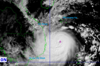 Bão số 13 Kalmaegi mạnh thêm, tiệm cận cấp siêu bão