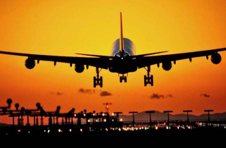 Vì sao máy bay bay từ Tây sang Đông lại nhanh hơn?