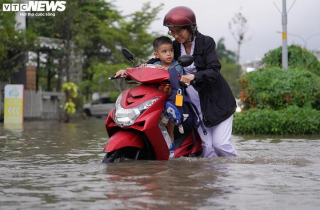 Triều cường dự báo vượt mốc lịch sử, CSGT TP.HCM khuyến cáo người dân