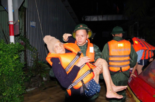 11 người thương vong, gần 2.600 nhà hư hỏng do bão số 13 Kalmaegi