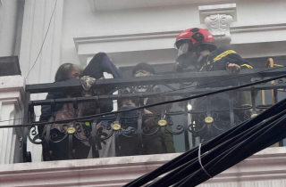 Giải cứu 3 nạn nhân mắc kẹt trong vụ cháy ngôi nhà 6 tầng ở Hải Phòng