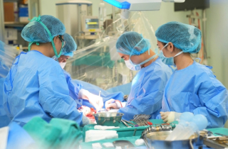 Vợ hiến gan cứu chồng ung thư