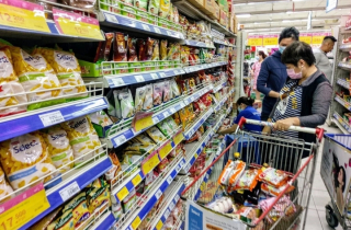 Dân sợ hàng dỏm, siêu thị, trung tâm mua sắm ‘ăn nên làm ra’