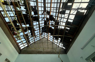 Nhà cửa, đường phố tan hoang sau bão số 13 Kalmaegi