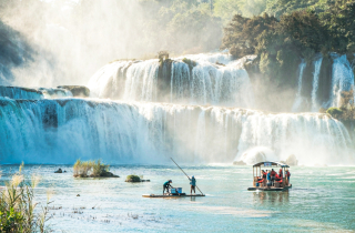 Vẻ hùng vĩ của thác nước lớn nhất Đông Nam Á vào mùa đẹp nhất trong năm