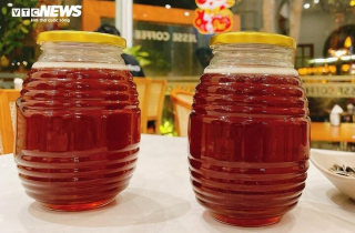 Thả một giọt mật ong xuống nước biết ngay thật hay giả