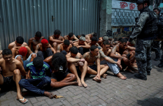 Hé lộ mạng lưới tội phạm tỷ USD sau cuộc đột kích đẫm máu ở Rio de Janeiro