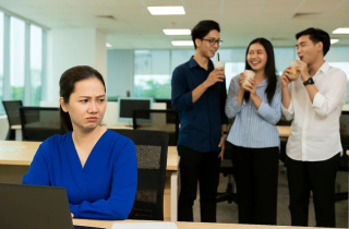 'Sợ méo mặt' vì thực tập sinh rich kid ngày nào cũng rủ gọi trà sữa đắt tiền