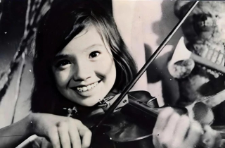 NSND Lan Hương 'Em bé Hà Nội': Cãi mẹ theo nghệ thuật, U70 viên mãn bên chồng