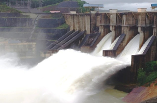 Cảnh báo mưa lớn vượt 1.000mm, các thuỷ điện lớn ở Huế ‘xả nước’