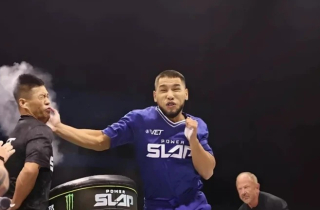 Võ sĩ Kazakhstan lập môn phái, khiêu chiến võ lâm Trung Quốc