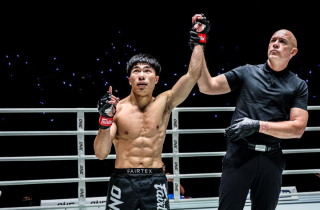 Cao thủ MMA gốc Việt ra đòn chớp nhoáng, đấm gục võ sĩ Nhật Bản