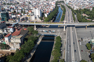 Sông Tô Lịch nhìn từ trên cao trước khi 'lột xác' thành công viên xanh