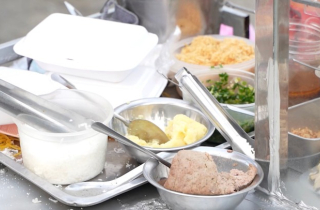 Bác sĩ cảnh báo nguy cơ ngộ độc thực phẩm thời điểm giao mùa