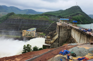 Huế khẩn trương, chủ động ứng phó với mưa lớn từ chiều 16-11