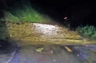 Đèo Khánh Sơn sạt lở, nhiều hộ dân ở Khánh Hòa bị cô lập