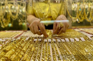 Giá vàng hôm nay 16/11: Ít biến động sau phiên lao dốc