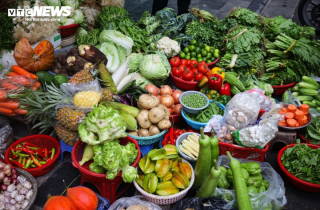 Rau dưa đắt 'khét lẹt', hơn cả thịt cá