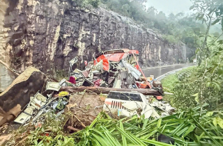 Thủ tướng yêu cầu cứu chữa miễn phí cho người bị thương vụ sạt lở đèo Khánh Lê