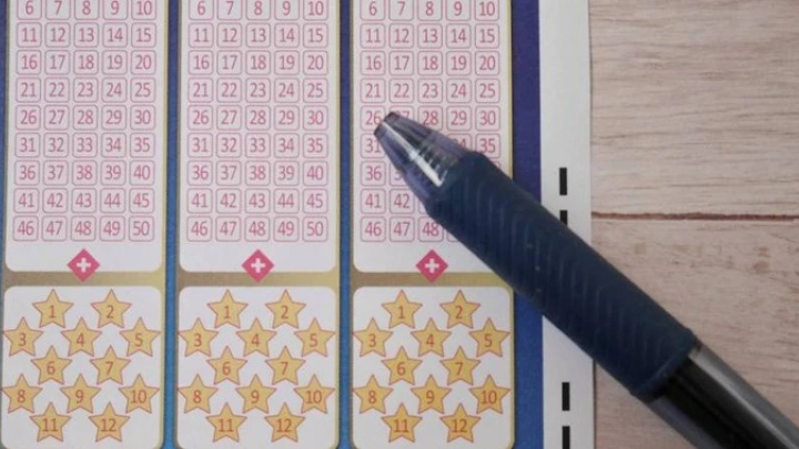 Đăng vé số trúng thưởng lên mạng, tiền bị người khác nhận mất