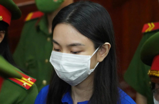 Hình ảnh Hoa hậu Thuỳ Tiên, Quang Linh Vlogs, Hằng Du Mục và đồng phạm tại tòa