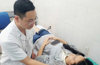 Nhiều người trẻ bị ù tai, tai vo ve, huýt gió: Bác sĩ cảnh báo hệ lụy