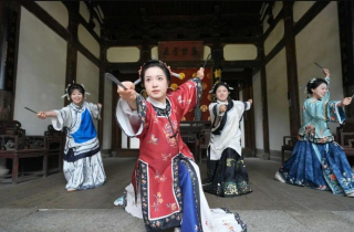 Nữ đệ tử Võ Đang dùng trâm như kiếm, tái hiện độc chiêu giấu dao trong búi tóc