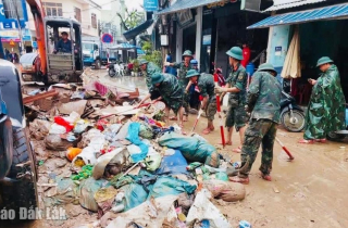 Miền Trung cần hỗ trợ nhiều nhu yếu phẩm vượt lũ lớn