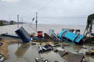 Hàng nghìn người ở Đắk Lắk vẫn bị cô lập do lũ còn ngập sâu, chảy xiết