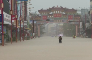 Ngập lụt nặng ở Thái Lan: Báo động đỏ, 103 khu dân cư phải sơ tán