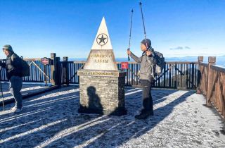 Đỉnh Fansipan xuất hiện băng giá