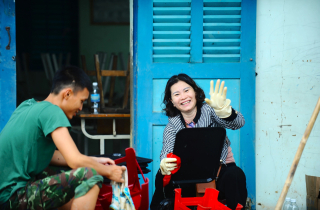 Người dân Nha Trang gượng dậy sau lũ lụt kinh hoàng