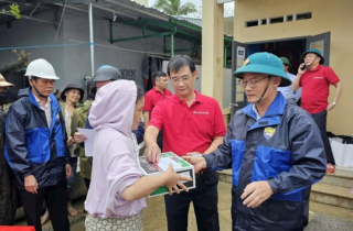 Ngay trong tâm lũ, Agribank hỗ trợ khẩn cấp 11 tỷ đồng các tỉnh Nam Trung Bộ và Tây Nguyên