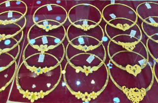 Giá vàng trong nước đứng yên, cao hơn thế giới khoảng 22 triệu đồng/lượng