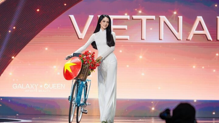 Hương Giang được và mất gì sau hành trình chinh chiến Miss Universe?