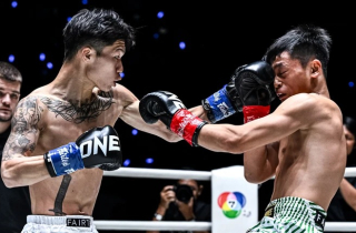 Lên gối hạ gục sao trẻ Trung Quốc, võ sĩ Nhật Bản nhận ngay 10.000 USD