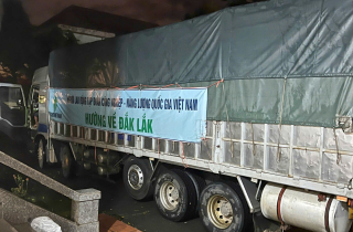 Petrovietnam vận chuyển nhu yếu phẩm hỗ trợ đồng bào Đắk Lắk bị ảnh hưởng bởi thiên tai