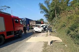 Ô tô 7 chỗ tông vào xe đầu kéo, 6 người thương vong ở Lạng Sơn