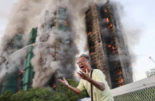 Hình ảnh tang thương vụ cháy ở Hong Kong khiến ít nhất 13 người thiệt mạng