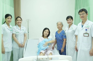 10 phút chạy đua cứu mẹ con thai phụ bị vỡ tử cung