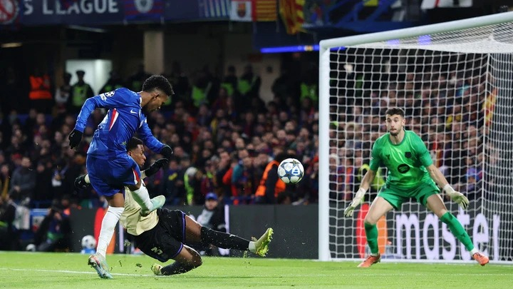 Kết quả Champions League: Hậu vệ thay nhau mắc lỗi, Barcelona thua thảm Chelsea