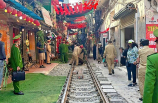 Hà Nội dẹp cà phê đường tàu, dân mạng hy vọng hết cảnh 'cứ dẹp xong lại bày ra'