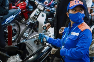 Giá xăng đồng loạt hạ hơn 500 đồng/lít, dầu diesel giảm mạnh hơn 1.000 đồng/lít