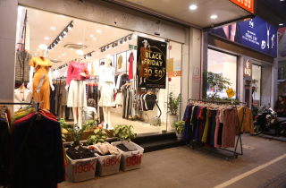 La liệt hàng giảm giá ngày Black Friday, khách vẫn èo uột