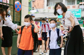 Thu 12.000 đồng/giờ đón con muộn: Cha mẹ thở phào vì cô giáo 'tăng ca có lương'