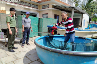 Những chiếc thúng chai cứu người giữa lũ dữ tại Đắk Lắk